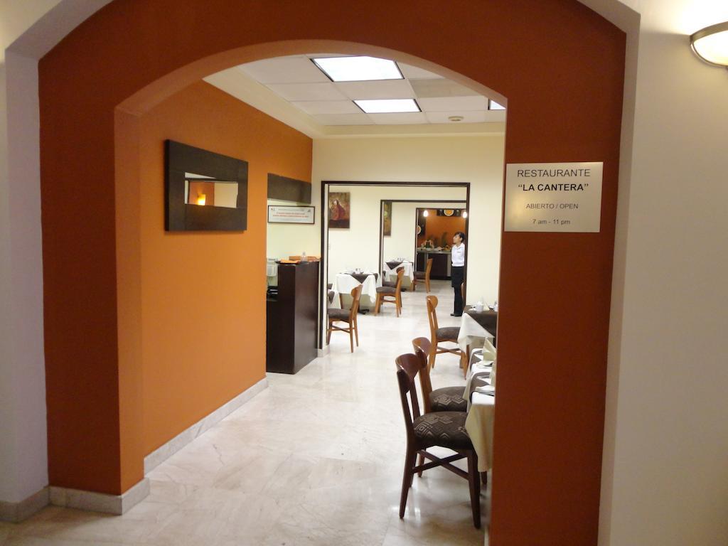 Wyndham Garden Monterrey Valle Real Restauracja zdjęcie